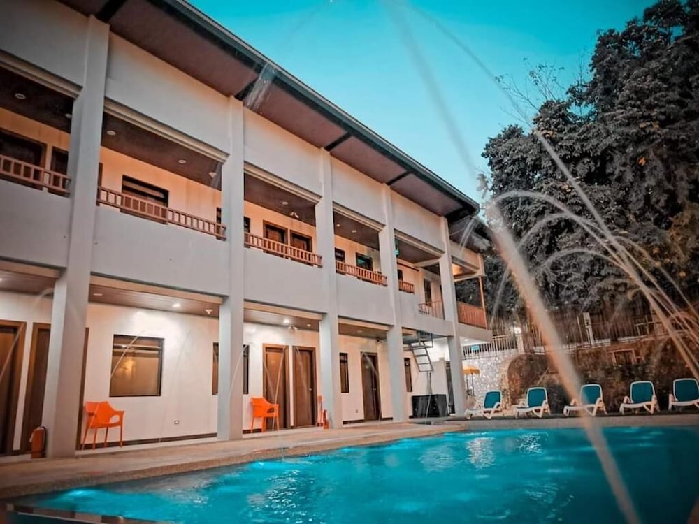 Charms Hotel 2/26