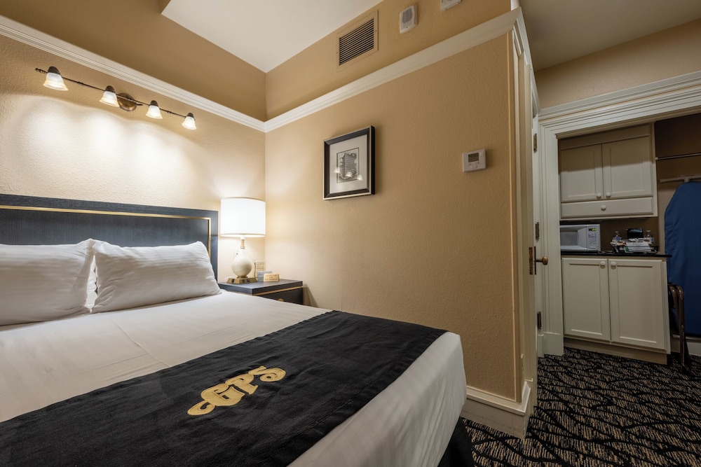 Gaslamp Plaza Suites 29/68