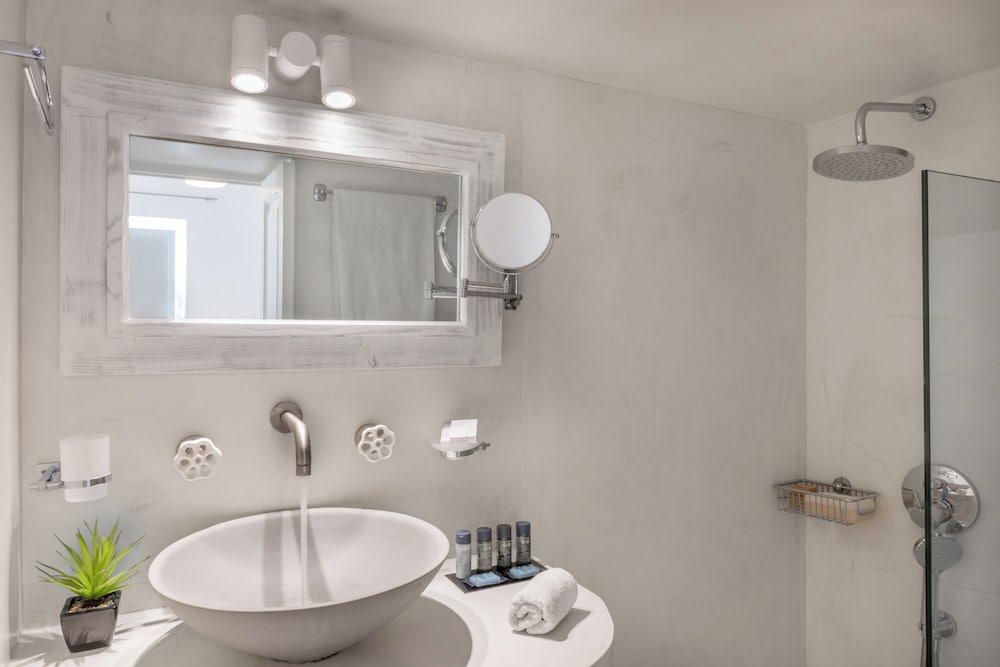 On The Rocks Santorini - Adults only 65/67