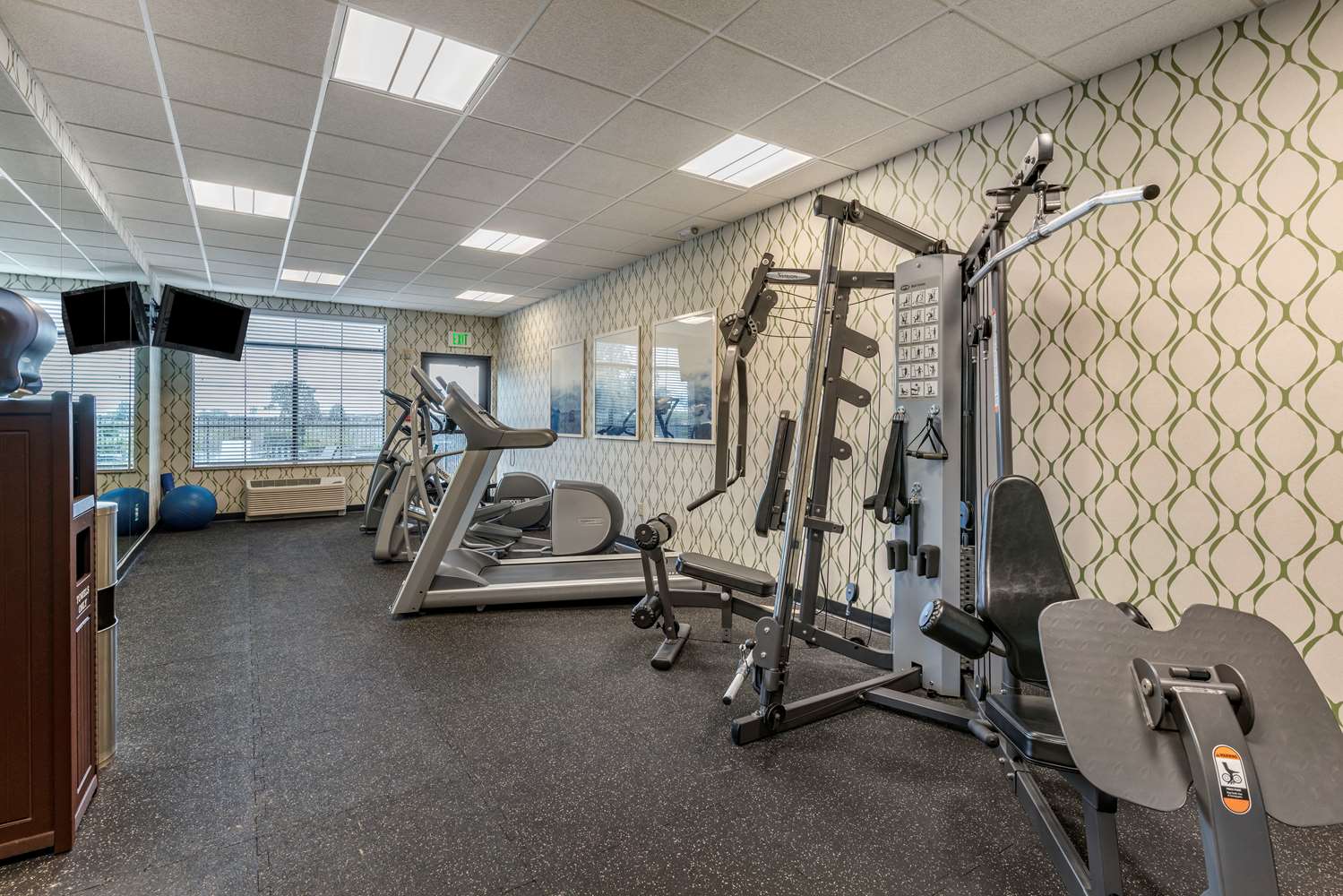 Best Western Premier Pasco Inn & Suites 32/64