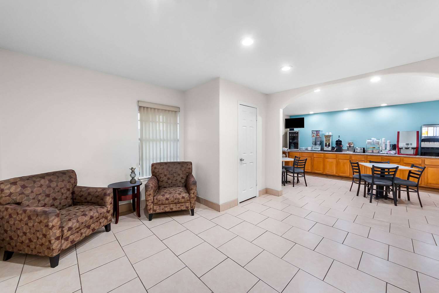 Super 8 by Wyndham Pleasanton 13/18