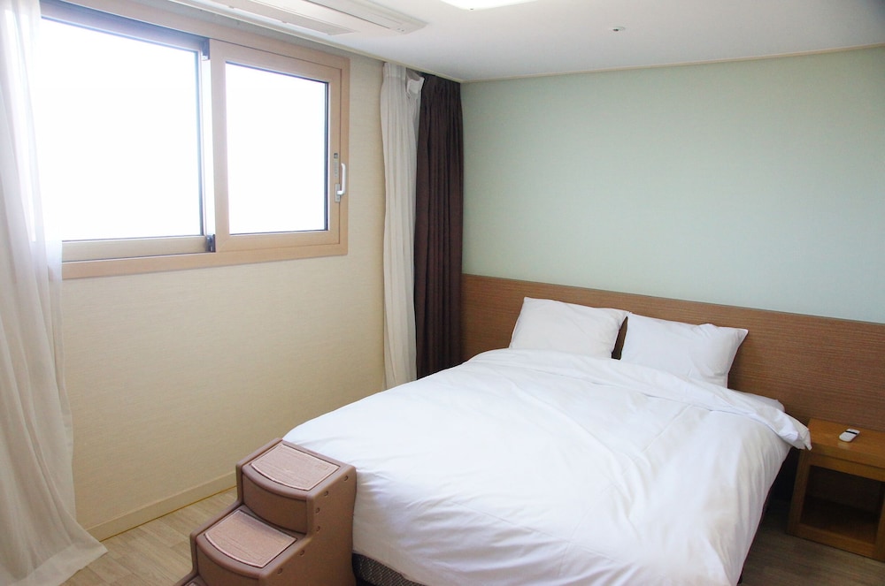 Hi Jeju Hotel 10/50