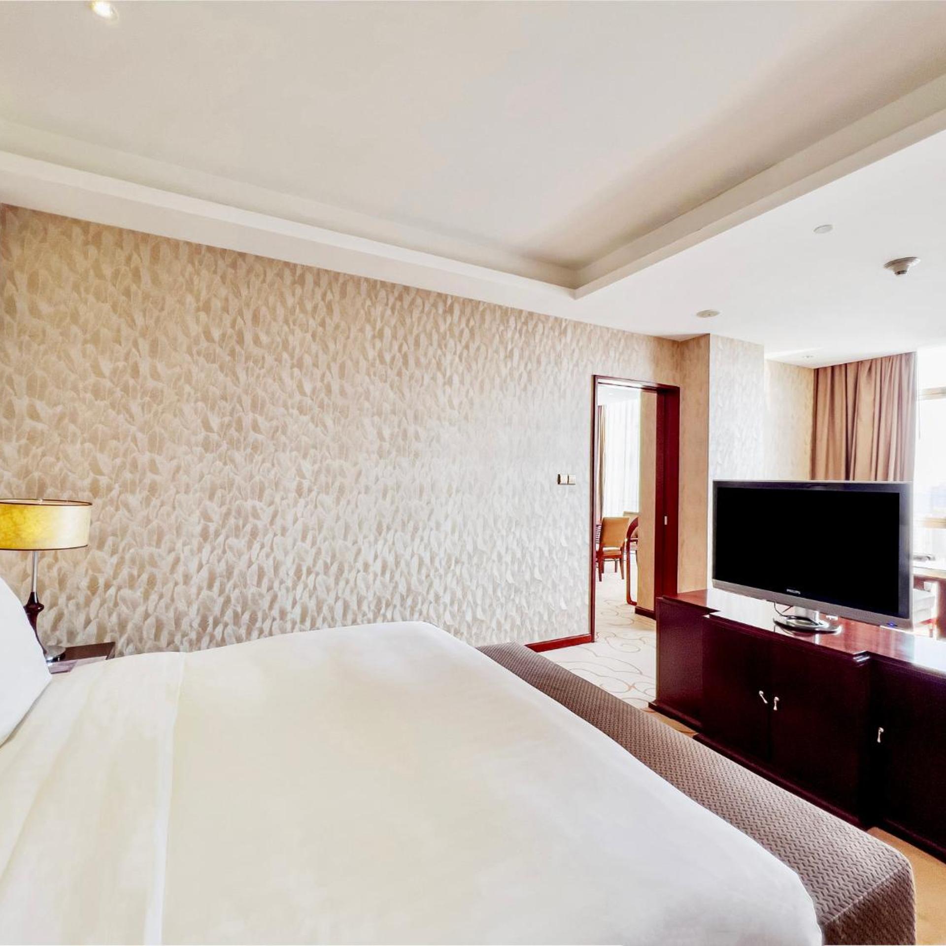 1 Bedroom, Suite, Dining Area, High Floor
