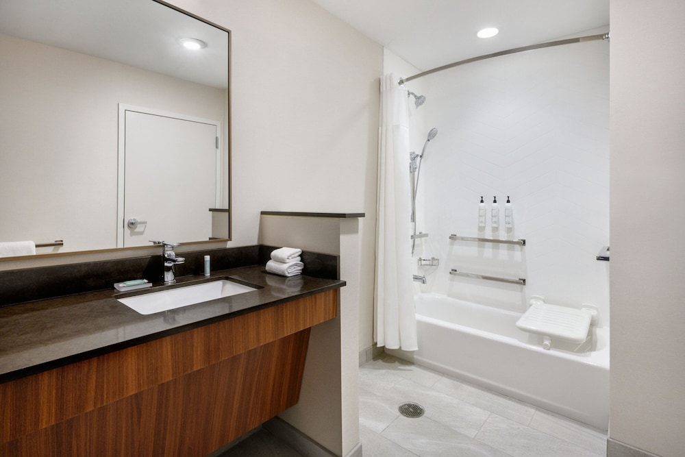 Fairfield Inn & Suites by Marriott Orlando at Millenia 29/30