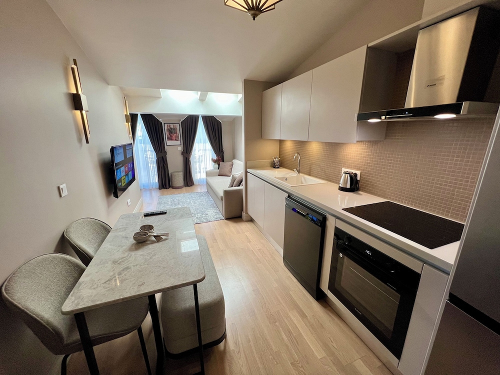 Weingart Suites Hotel 45/58