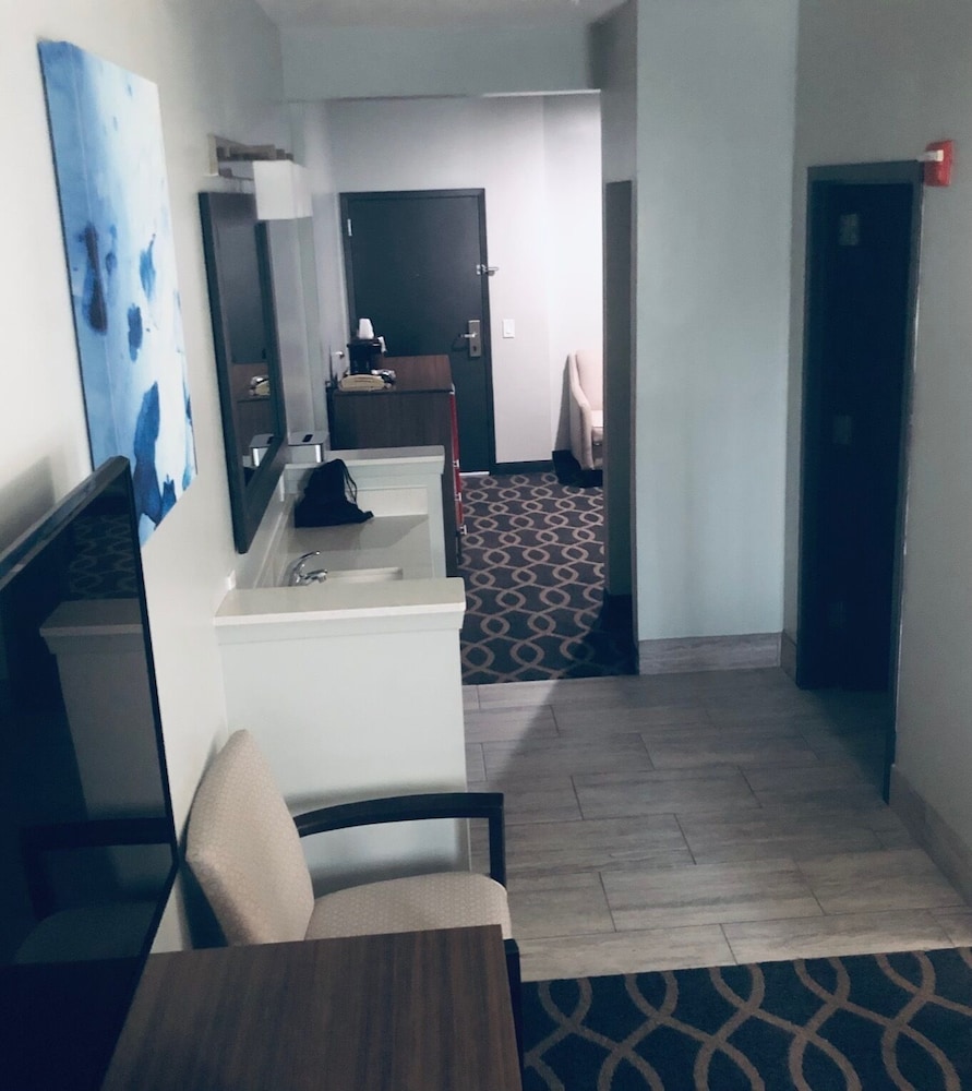 Wingate by Wyndham Humble/Houston Intercontinental Airport 11/56