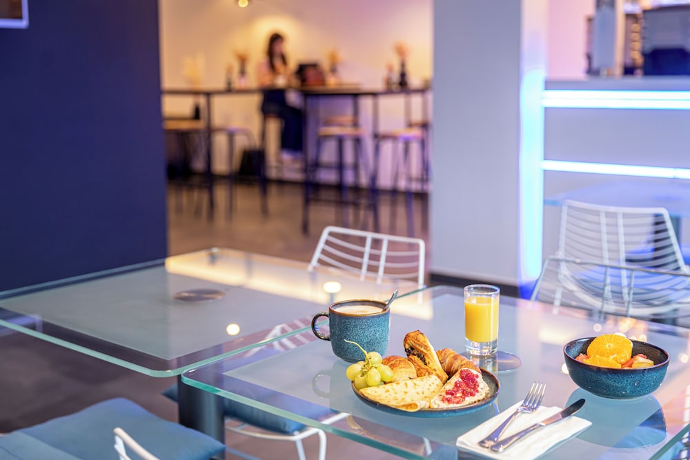 restaurant cafeteria