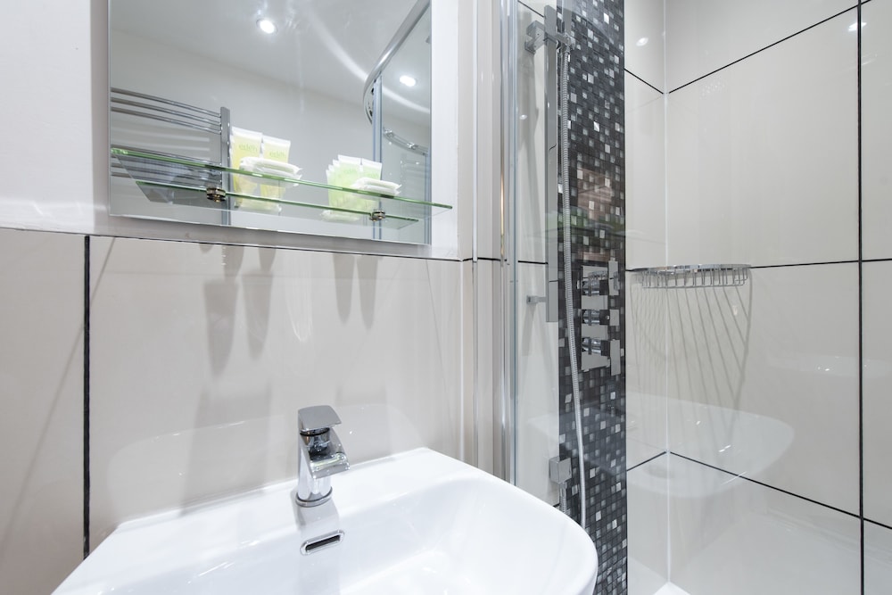 Grosvenor Suites 46/46