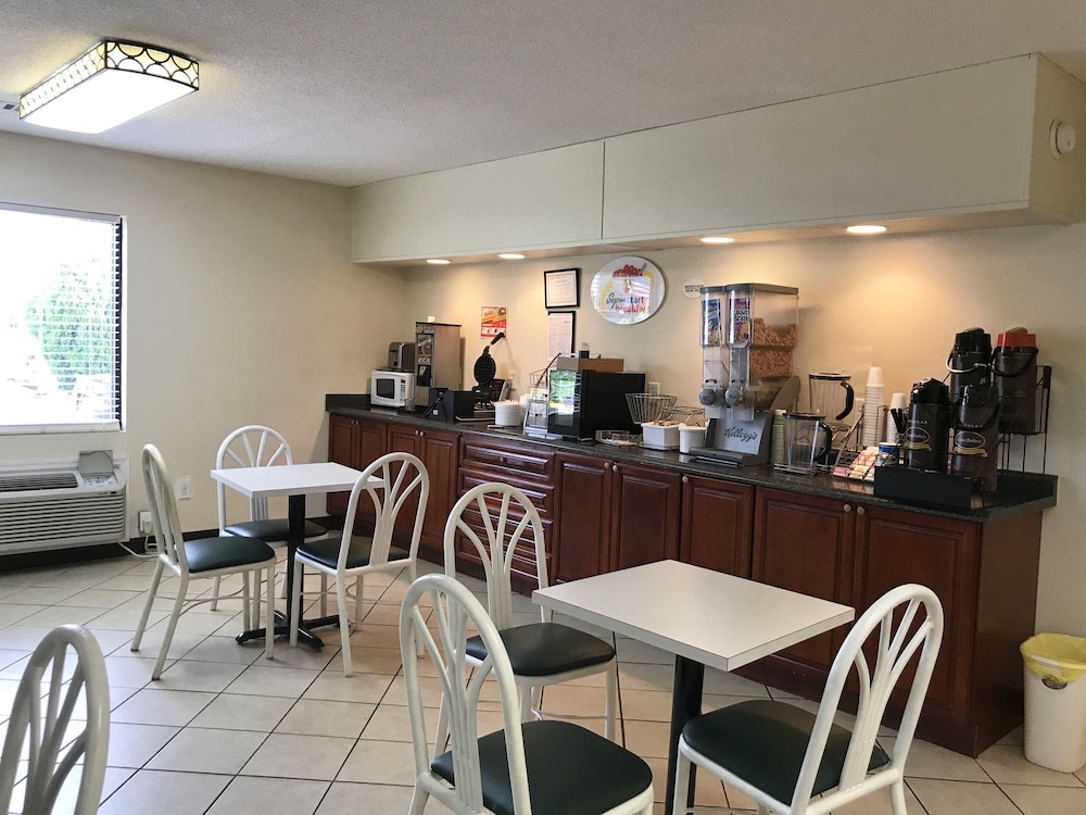 Super 8 By Wyndham Ashburn 21/26