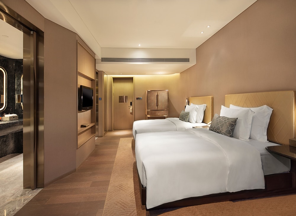 Grand Bay Hotel Zhuhai 5/50