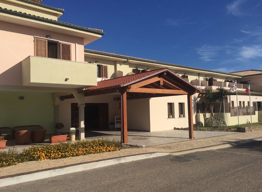 Mimose Beach Village 3/50
