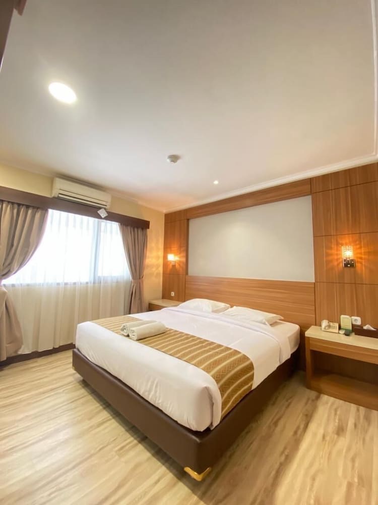 MODERN, DELUXE, DOUBLE BED