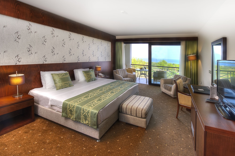 Korineum Golf & Beach Resort 2/33