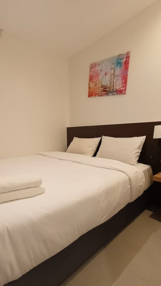 Jellybean the Blocks Hostel Sukhumvit 10 24/63