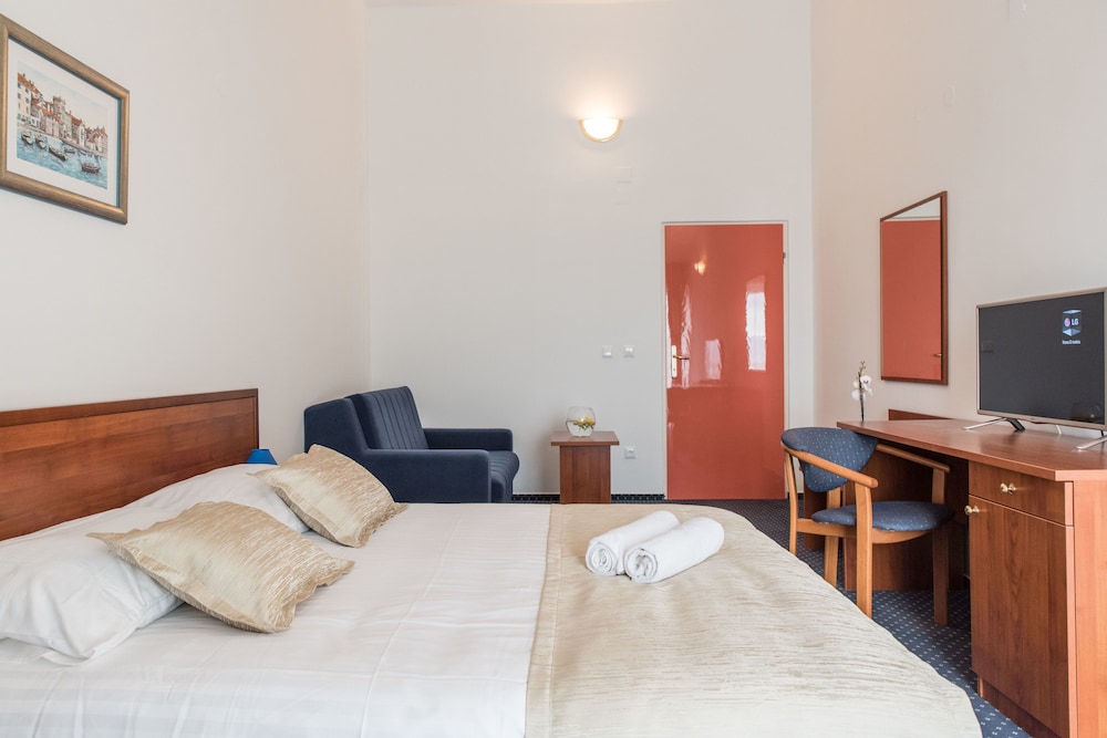 Hotel Krilo 36/71