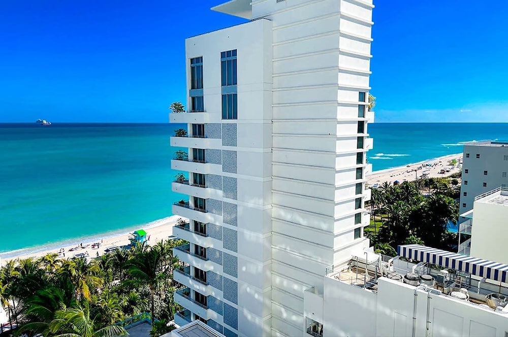 Fontainebleau Miami Beach Private Luxury Suites 3/50