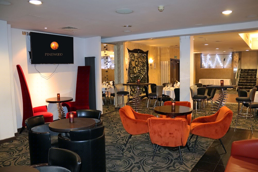 Pinewood Hotel 50/65