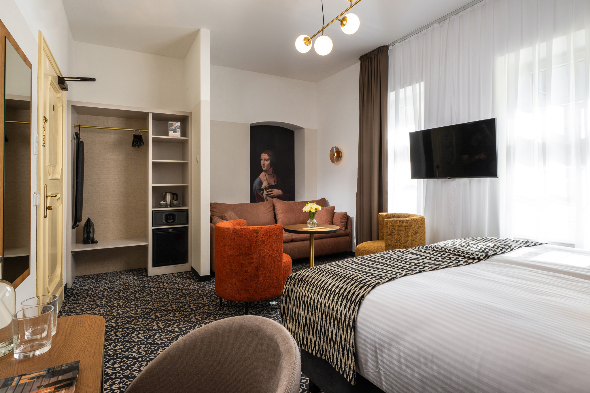 SUPERIOR, DOUBLE OR TWIN BED
