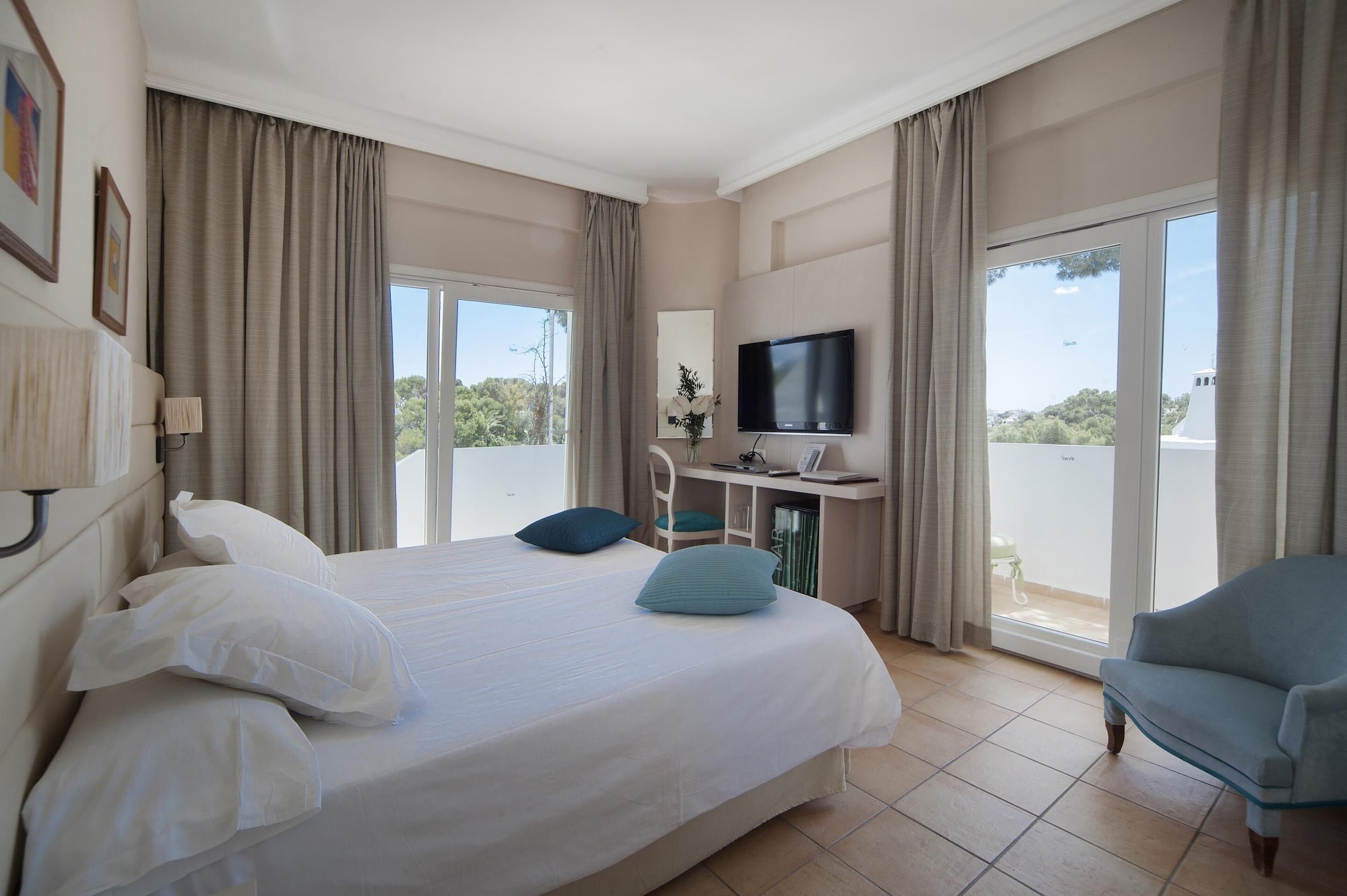 ROOM, TRIPLE, SEA VIEW, BALCONY