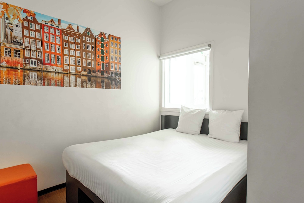 easyHotel Amsterdam City Centre 35/66