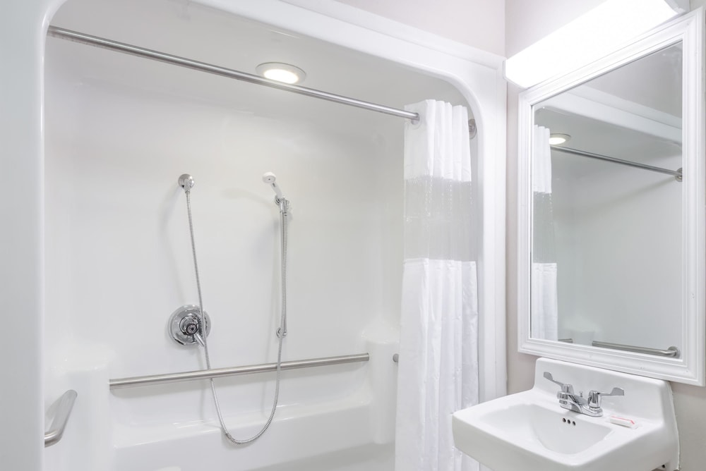 Baymont By Wyndham Cambridge 4/21