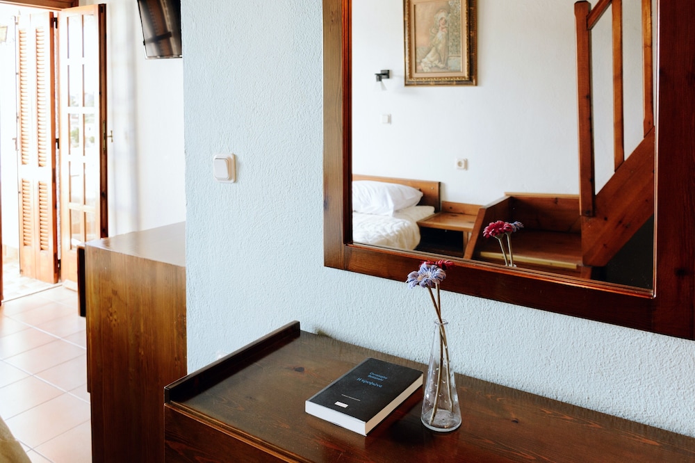 Drymna Hotel 49/50
