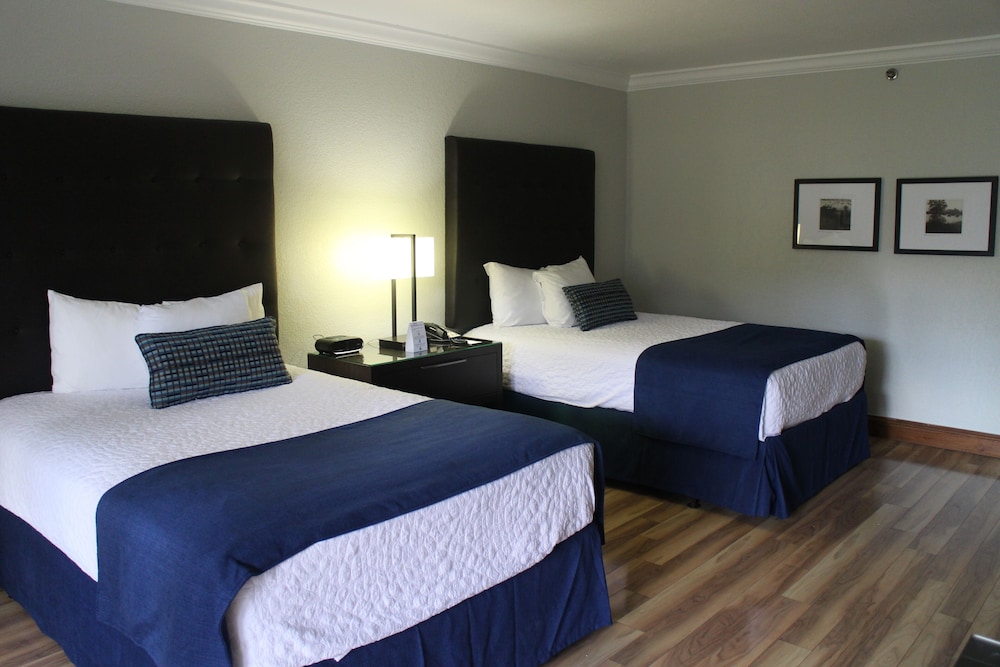 Miami Lakes Hotel 24/48