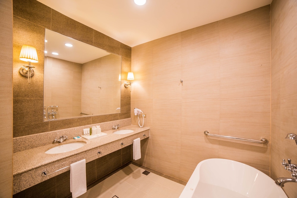 Rizal Park Hotel 64/65