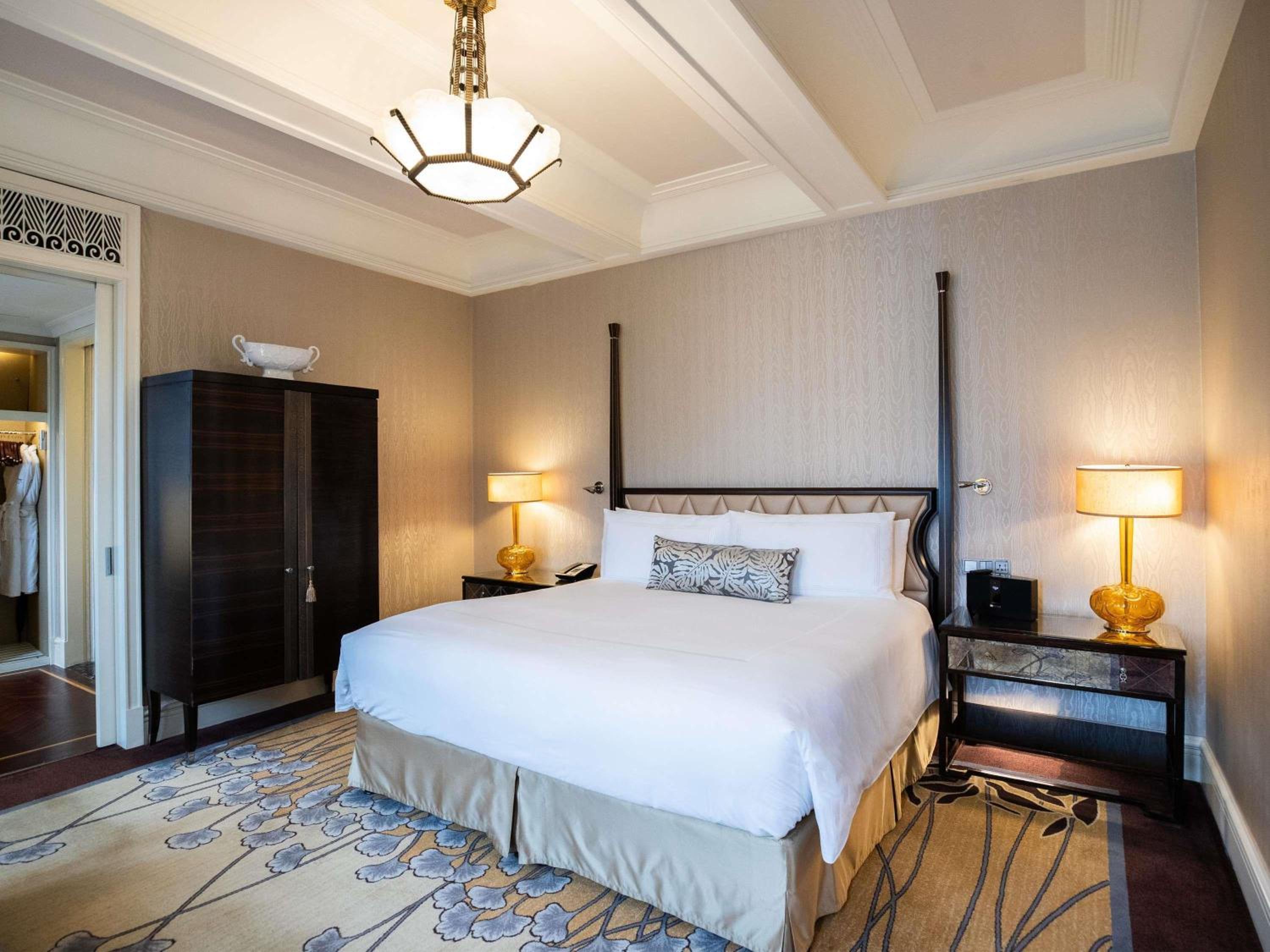 Signature, First Class, Suite, King Bed, River View