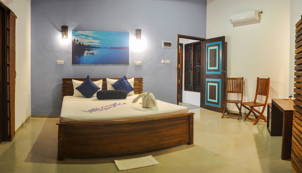 DELUXE, DOUBLE BED