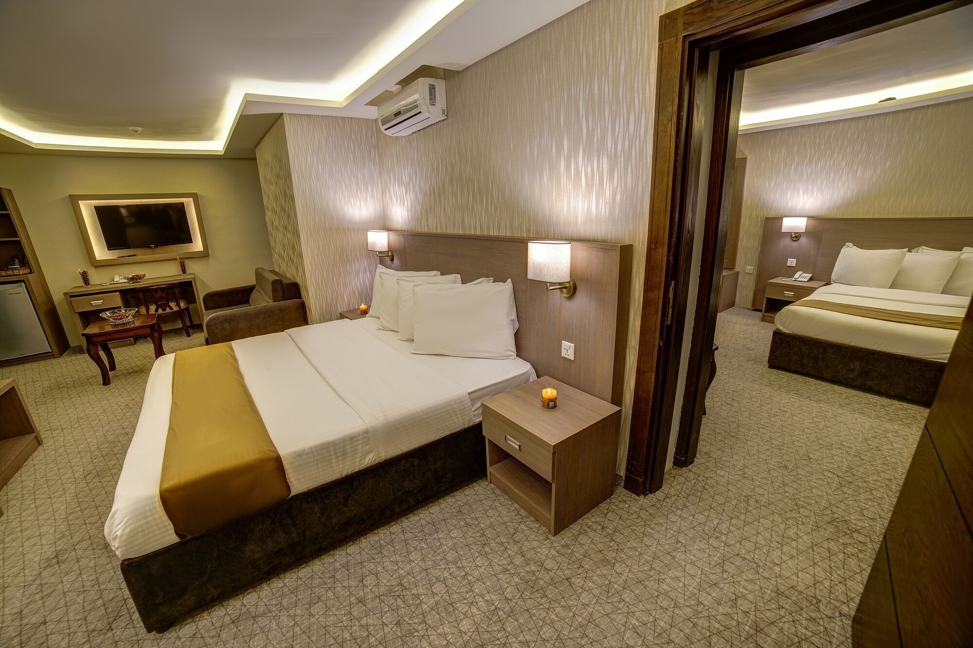DELUXE, SUITE