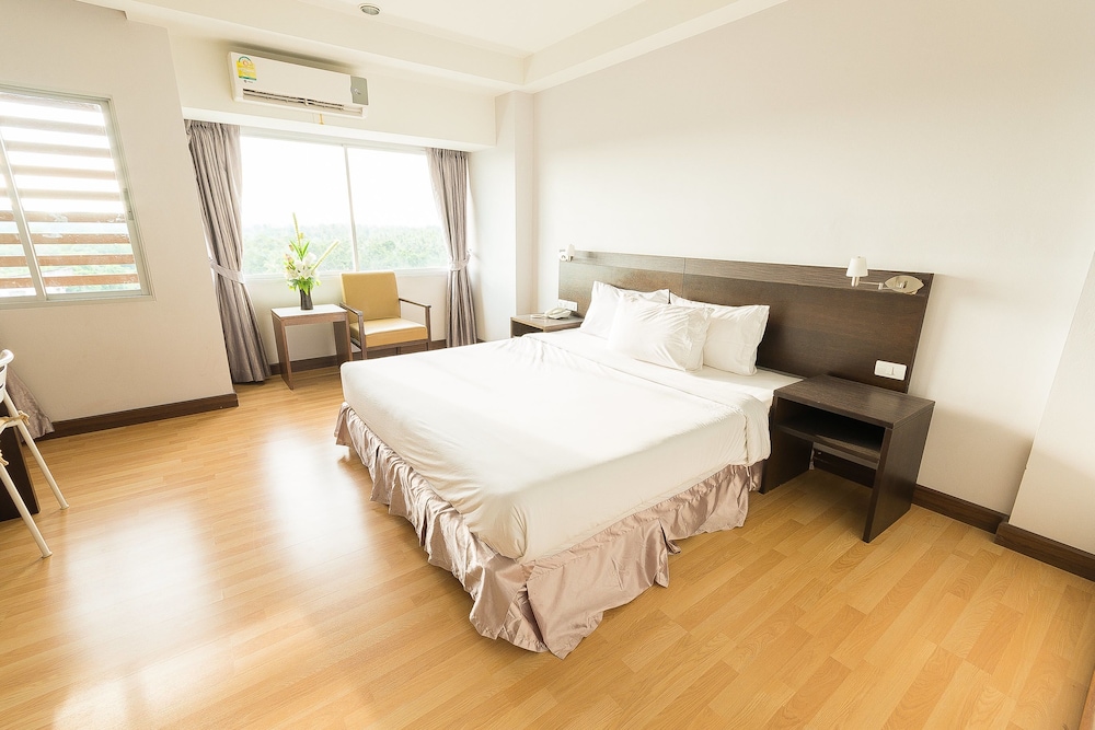 Sinkiat Buri Hotel 36/67