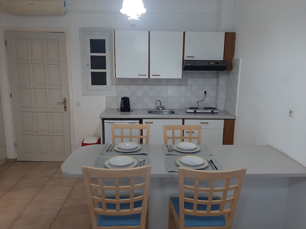 Remi Studios Apartments 28/39
