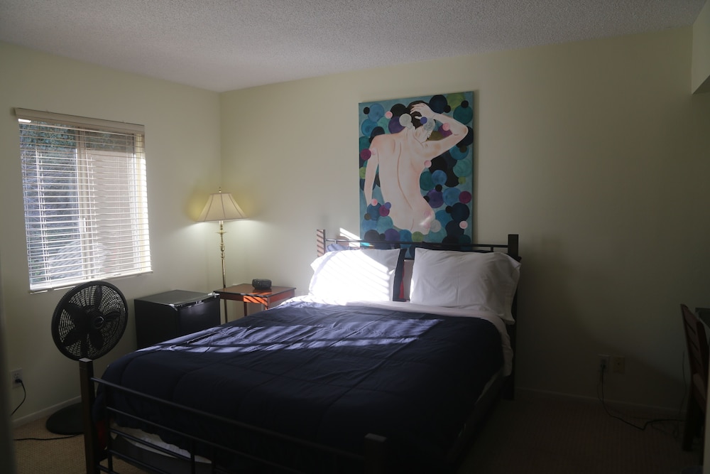 Mini Mansion in Hollywood Hills 12/47