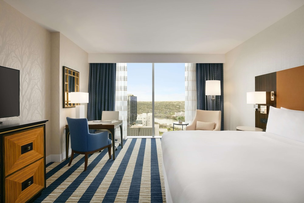 FAIRMONT, KING BED