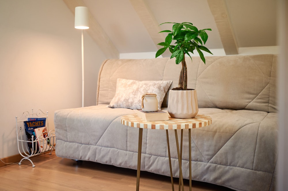 LANTERNA ROOMS 27/50