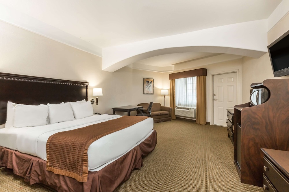 Baymont By Wyndham Galveston 7/30