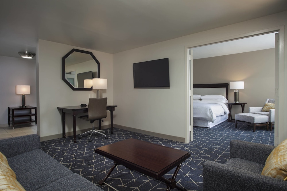 Sheraton Norfolk Waterside 31/55
