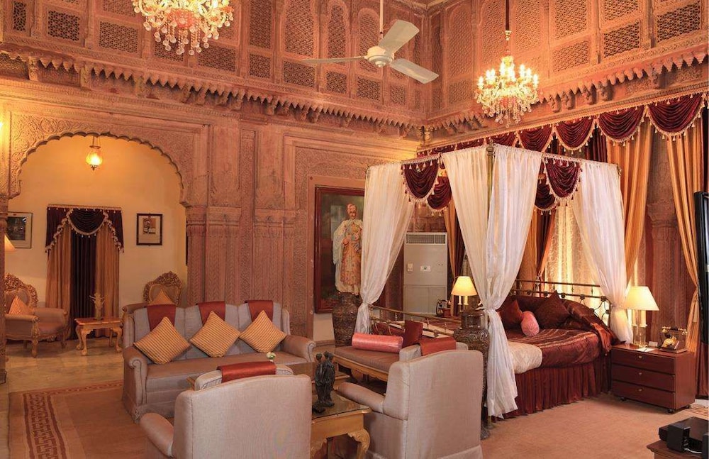 Laxmi Niwas Palace 46/65