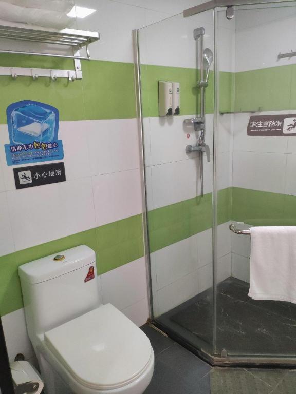 7 Days Inn (Guangzhou High-speed Railway Station Huijiang Metro Station) 31/37