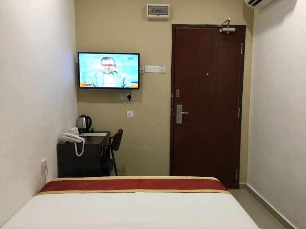 Global Inn Hotel 4/27