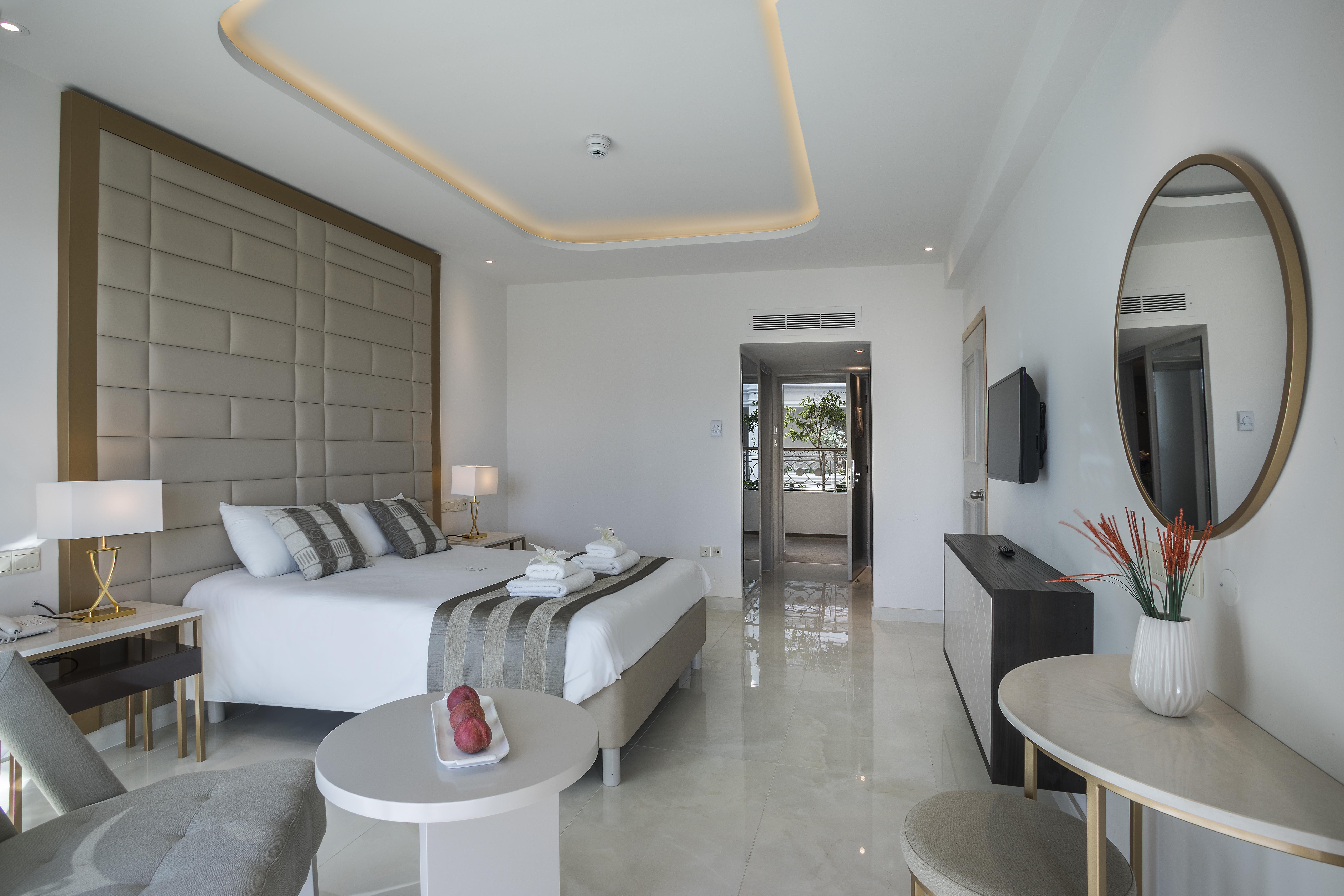 Standard, Side Sea View, Balcony