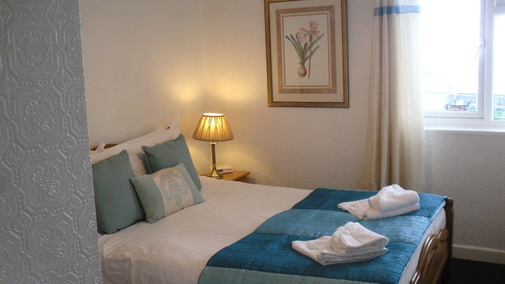 Richmond Hotel Guest House 13/15