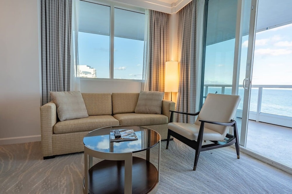 Fontainebleau Miami Beach Private Luxury Suites 31/50