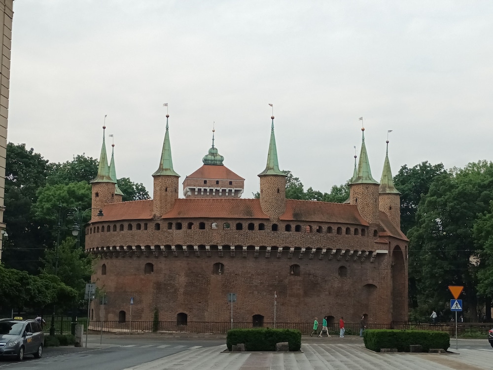 Cracow Central Aparthotel 3/50