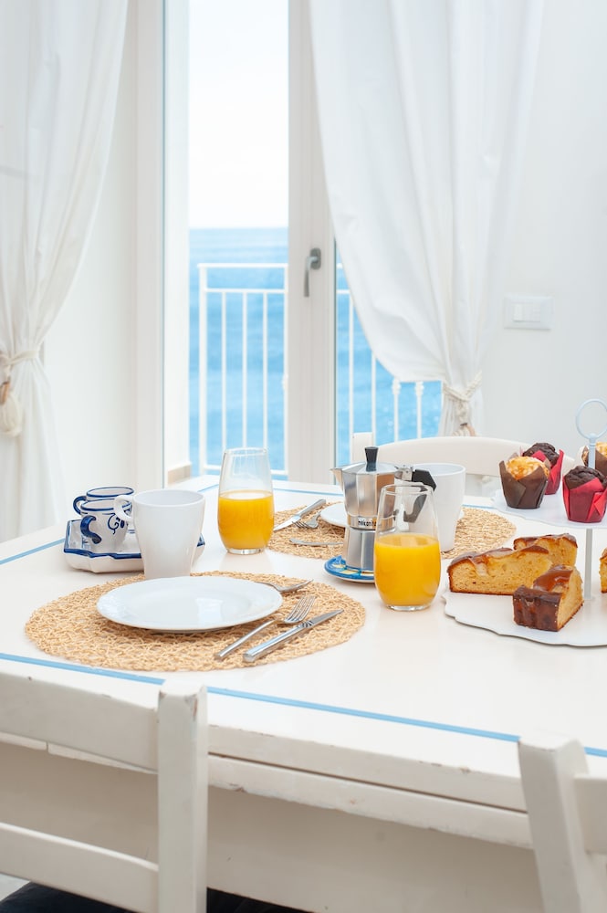 1 Bedroom, Apartment, 2 Double and Twin Beds, Sea View