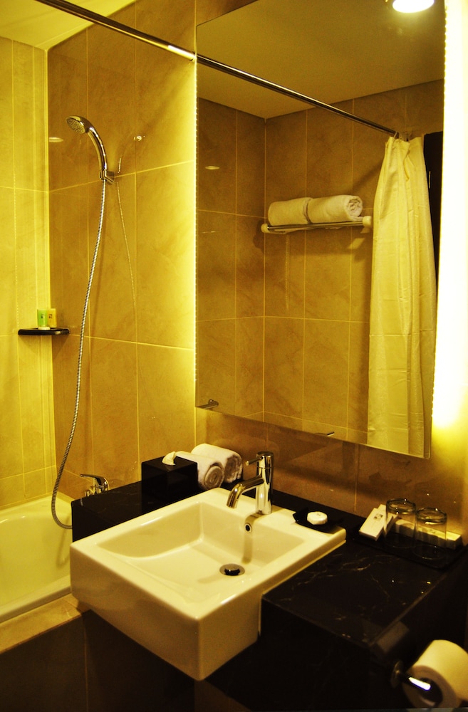 Swiss-Belinn Malang 73/74