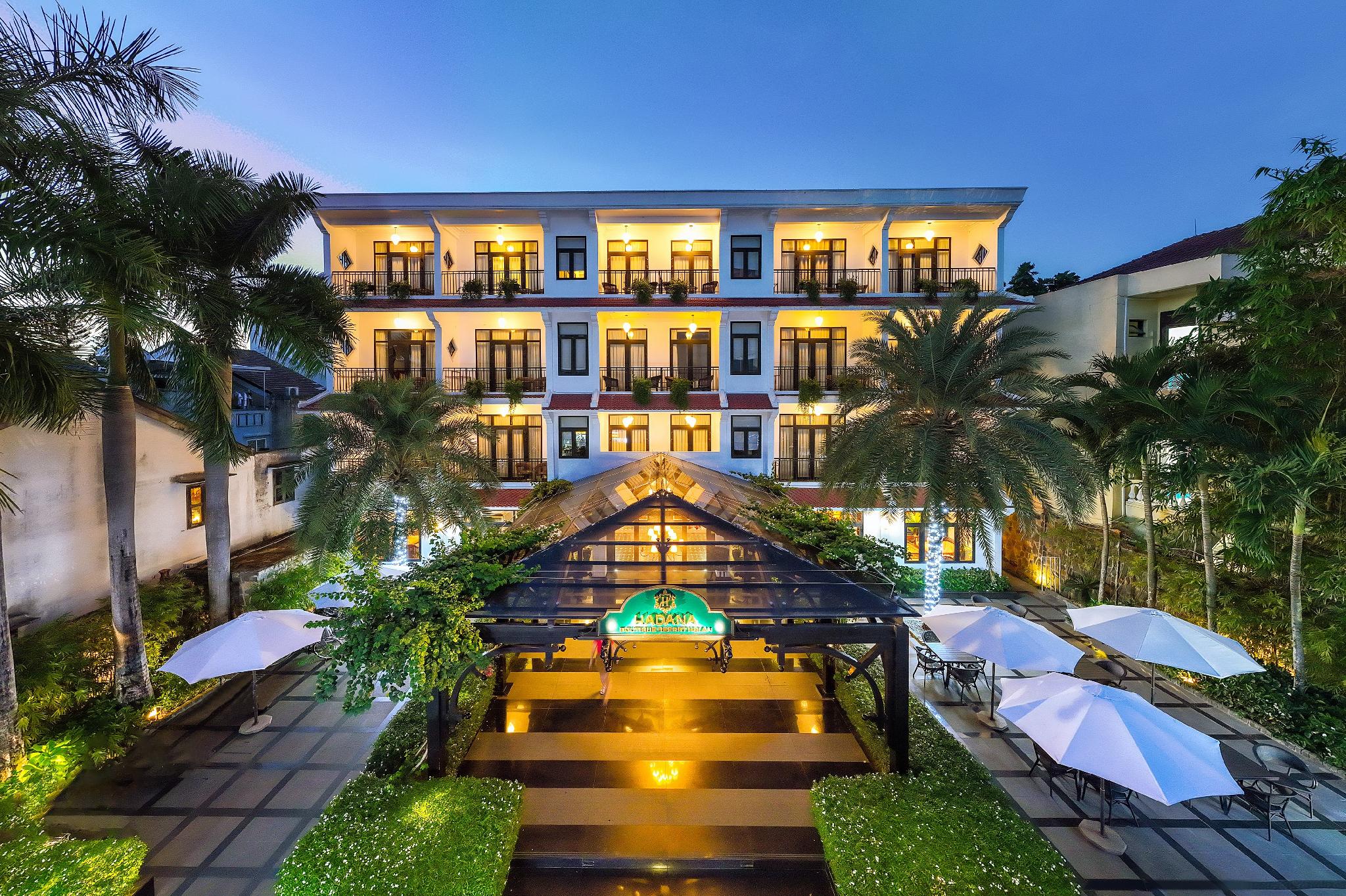 Senior Deluxe Double Pool View