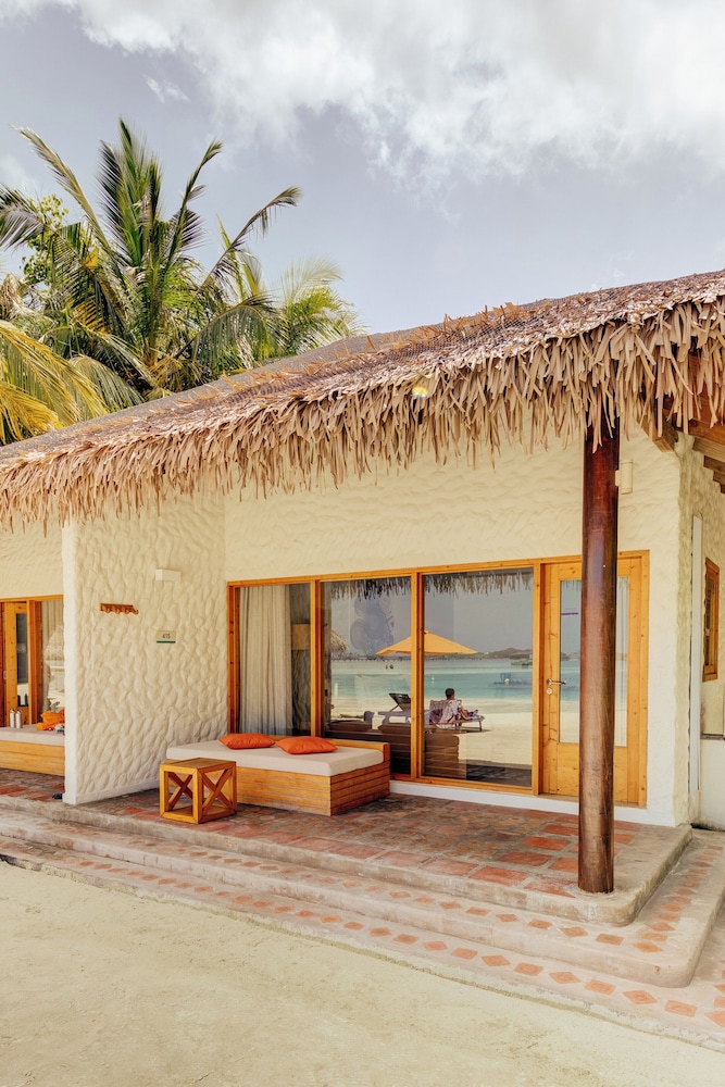 Cinnamon Dhonveli Maldives 24/89