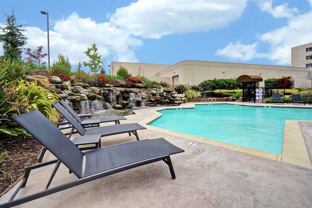 DoubleTree by Hilton Hotel Pleasanton at the Club 6/70